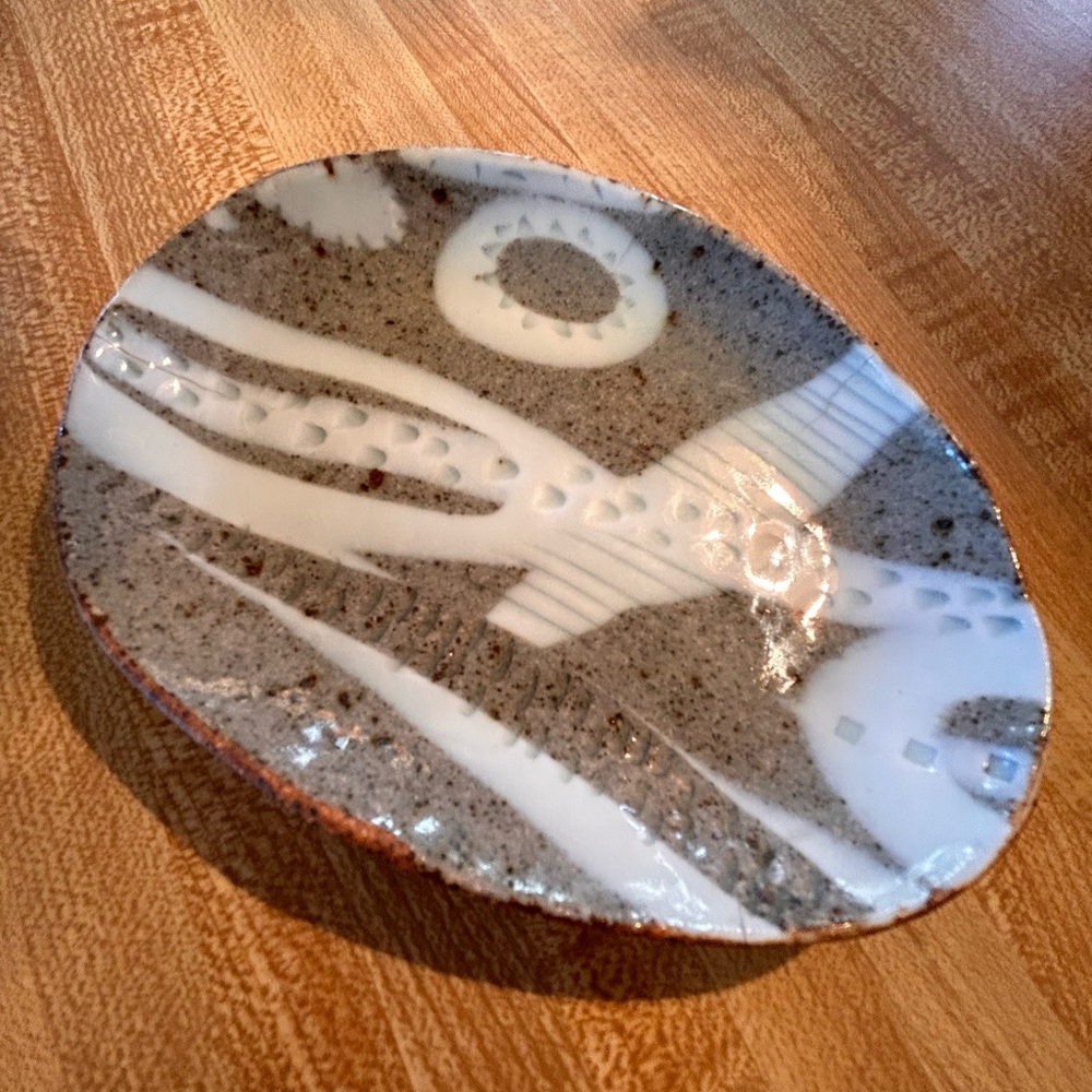 Artist ceramics piece signed 2014
Los Angeles Ca trinket dish